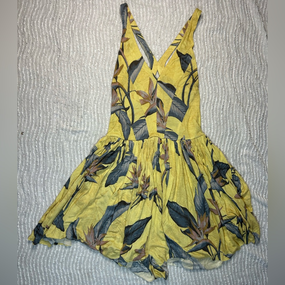 Urban Outfitters Kimchi Blue Yellow Floral Short Romper Dress NWT Size Small UO - Picture 5 of 13